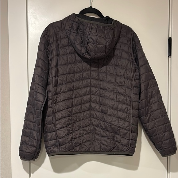 The North Face Reversible Black and Gray Kids Jacket - 18/20 - Picture 4 of 7